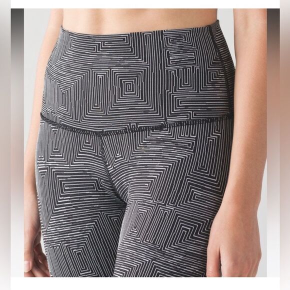 LULULEMON Wunder Under Tight (Hi-Rise) size 4 - Picture 5 of 10